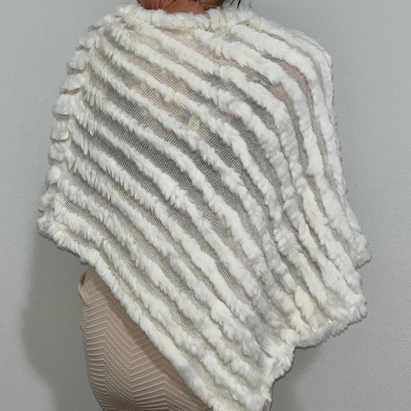 Bernardo Fur Poncho - Picture 3 of 6